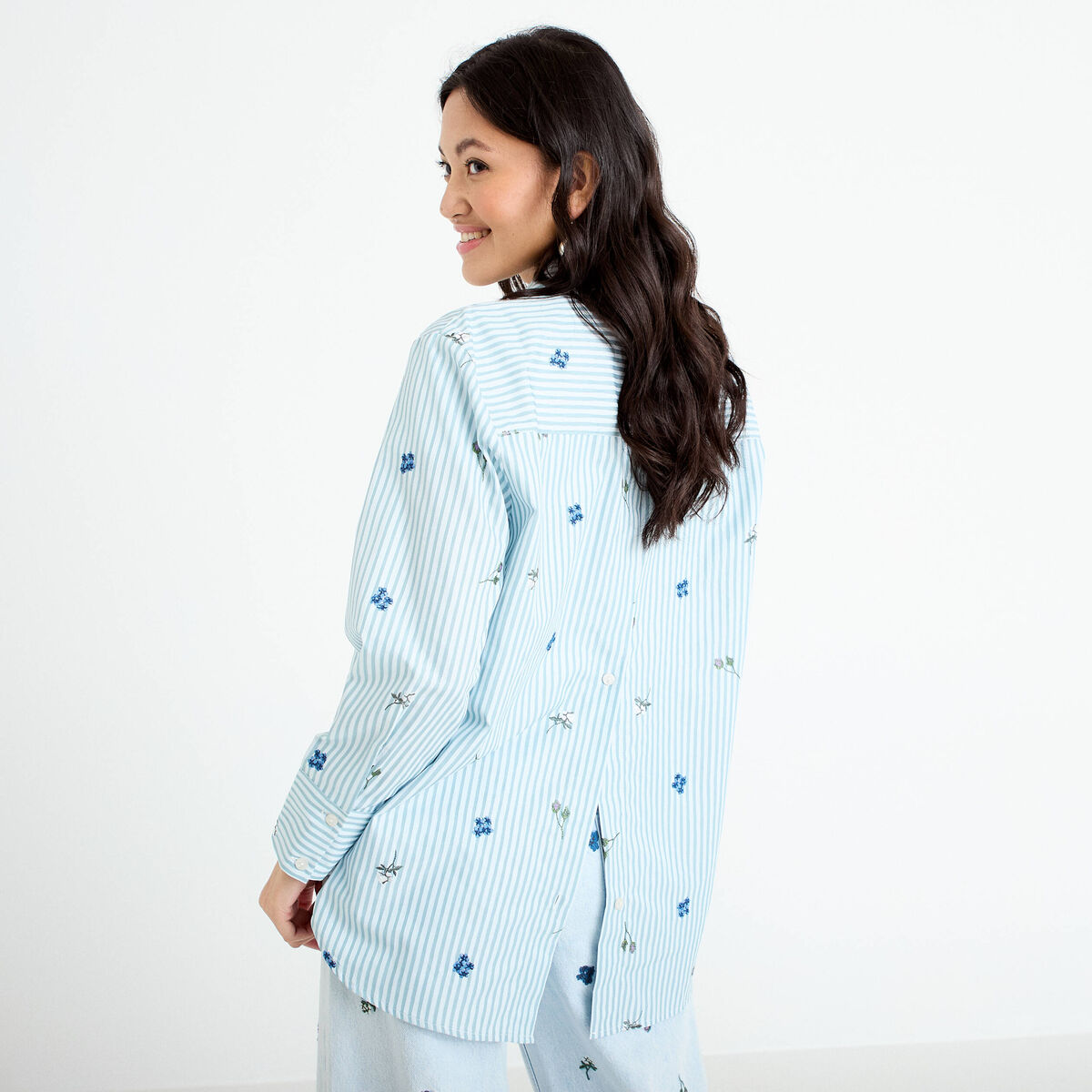 Chemise oversize brodée Bridgerton bleu clair femme