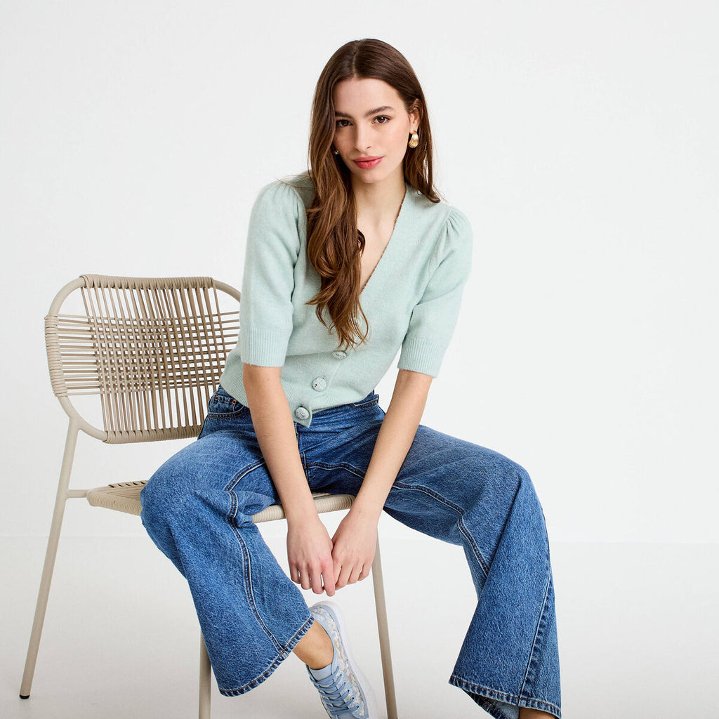 Pull manches courtes boutons brodés vert pastel femme