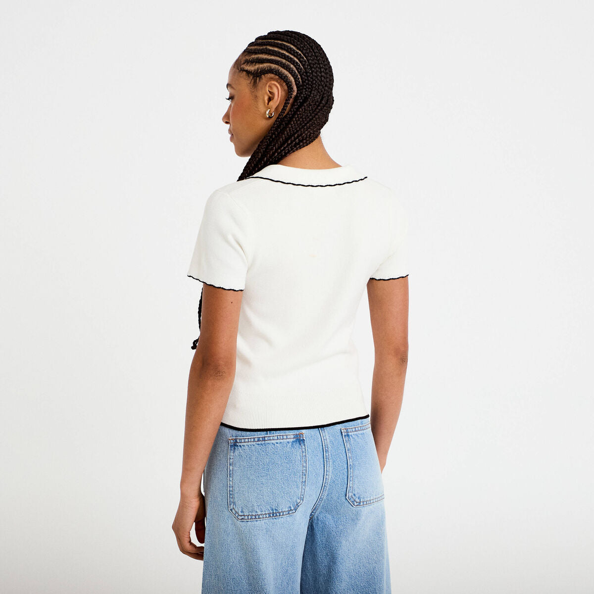 Polo ajusté manches courtes col chemise ecru femme