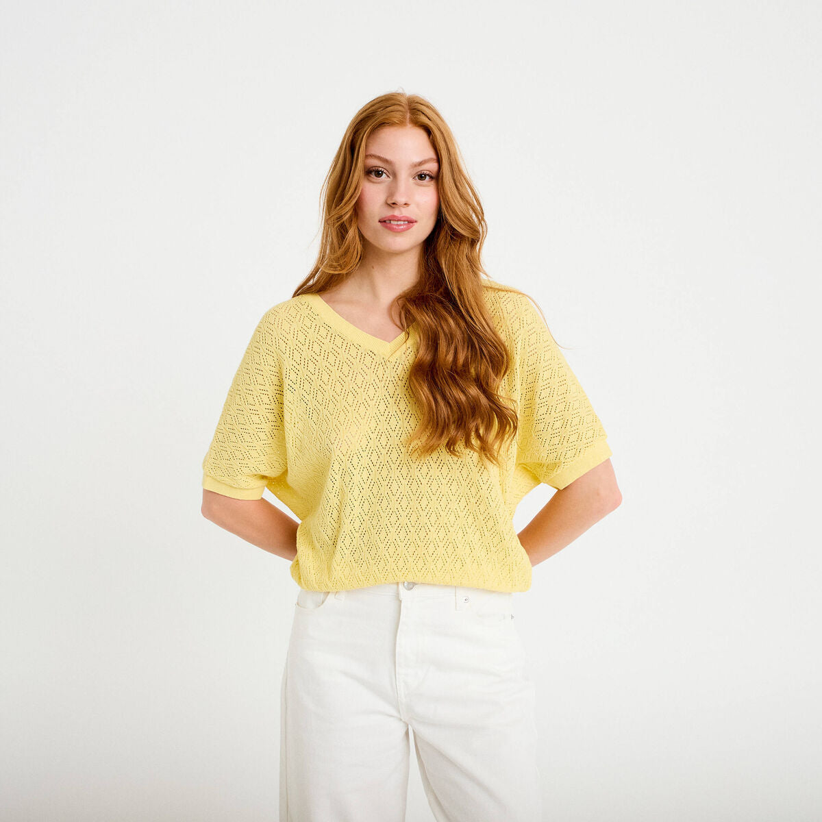 Pull ajouré col v manches courtes jaune pastel femme