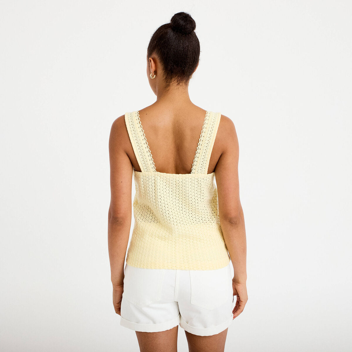 Débardeur ajouré aspect dentelle col v jaune pastel femme
