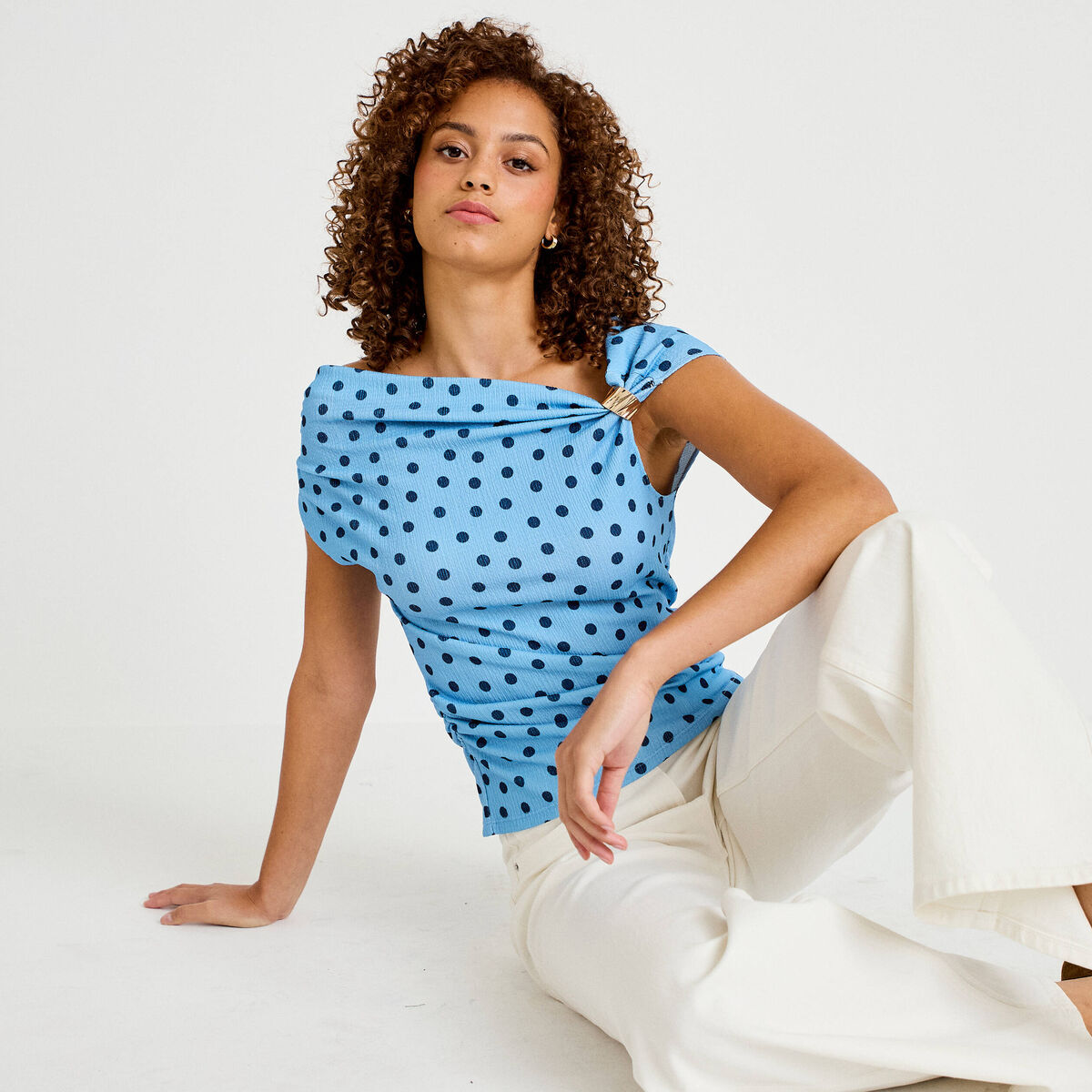 Top plissé col bardot sans manches bleu ciel femme