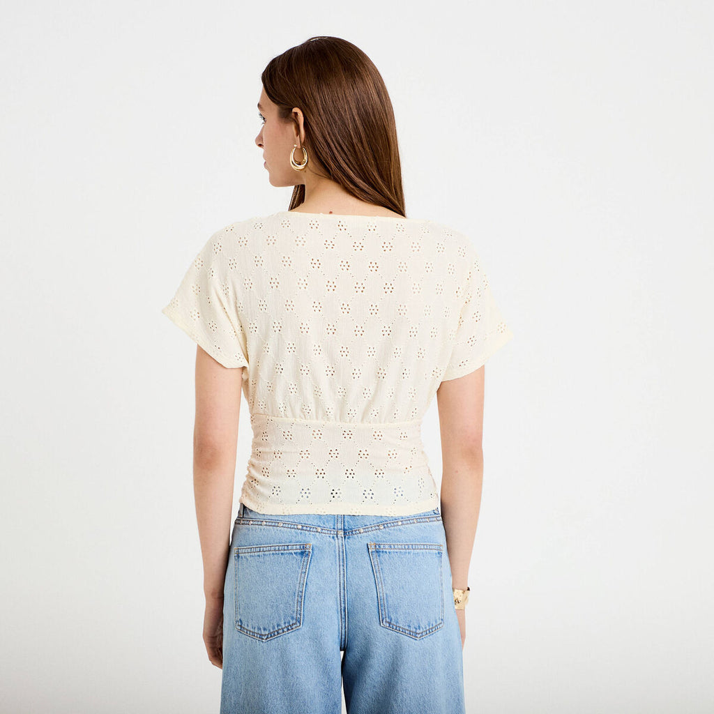 T-shirt ajouré col v manches courtes ecru femme