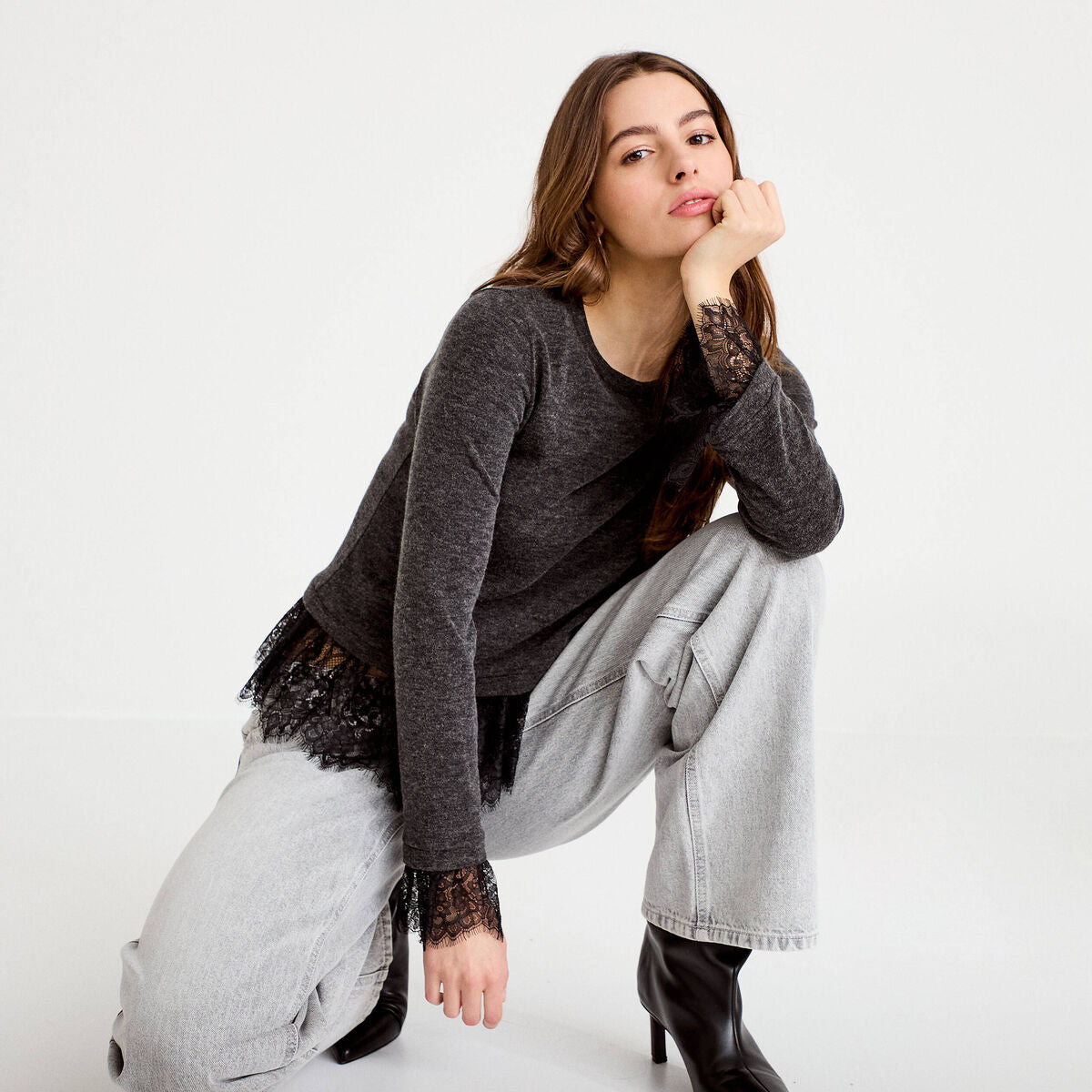 Pull détails de dentelle gris foncé femme