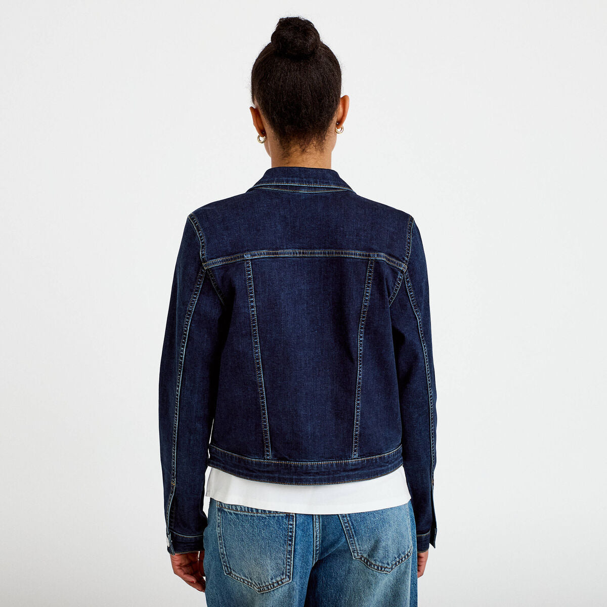 Veste cintrée en jean col classique denim brut femme