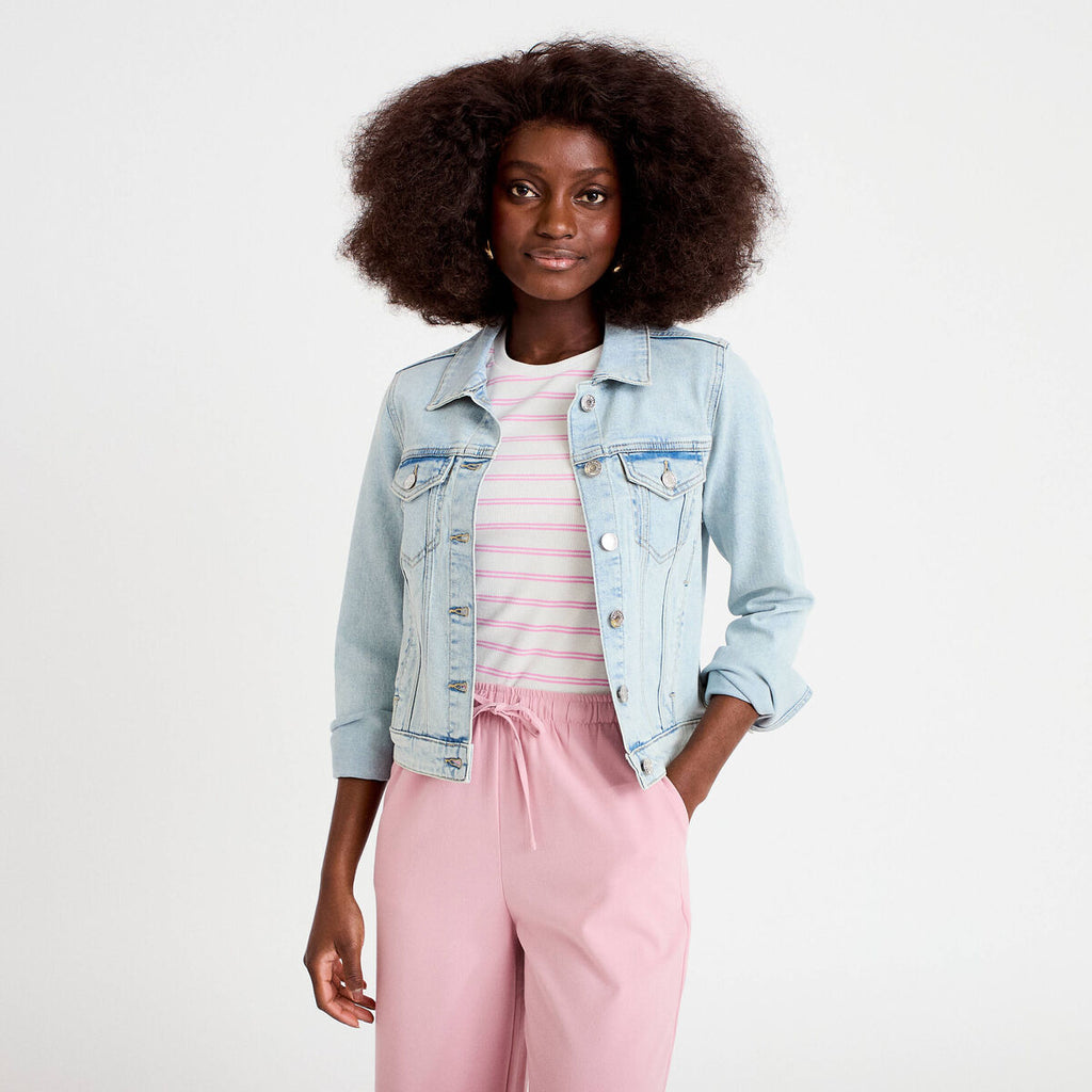 Veste cintrée en jean col classique denim bleach femme