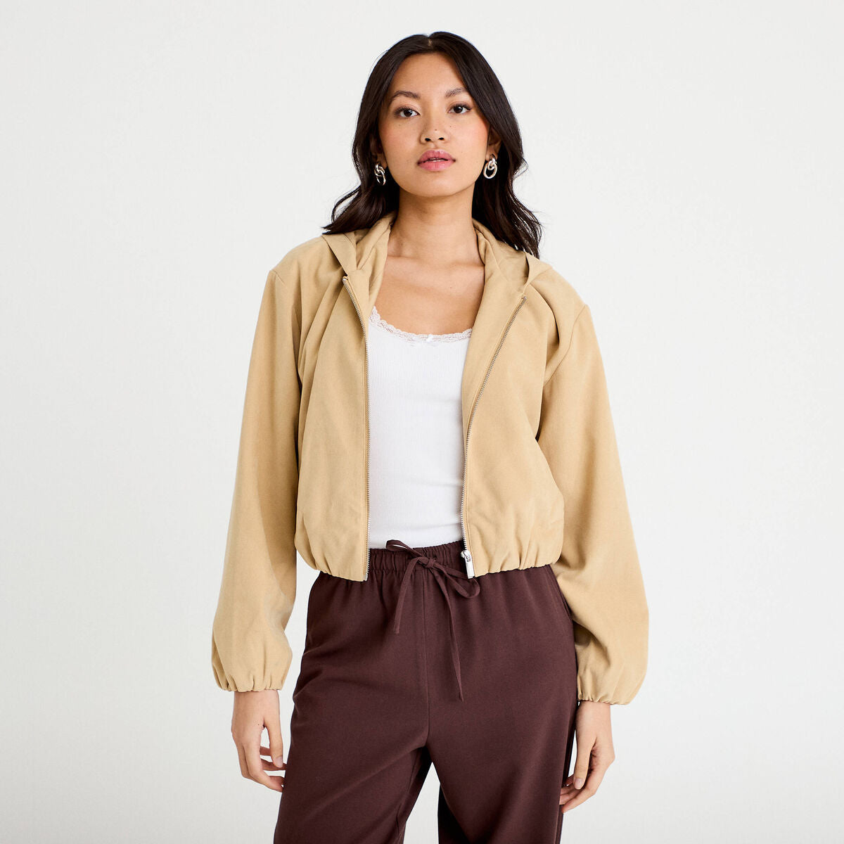 Veste cropped à capuche manches longues beige femme