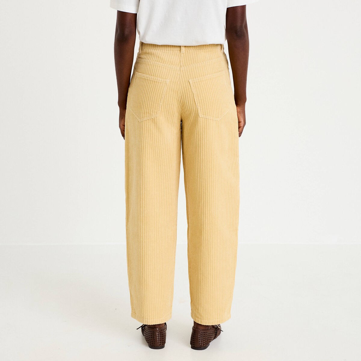 Pantalon large en velours jaune femme
