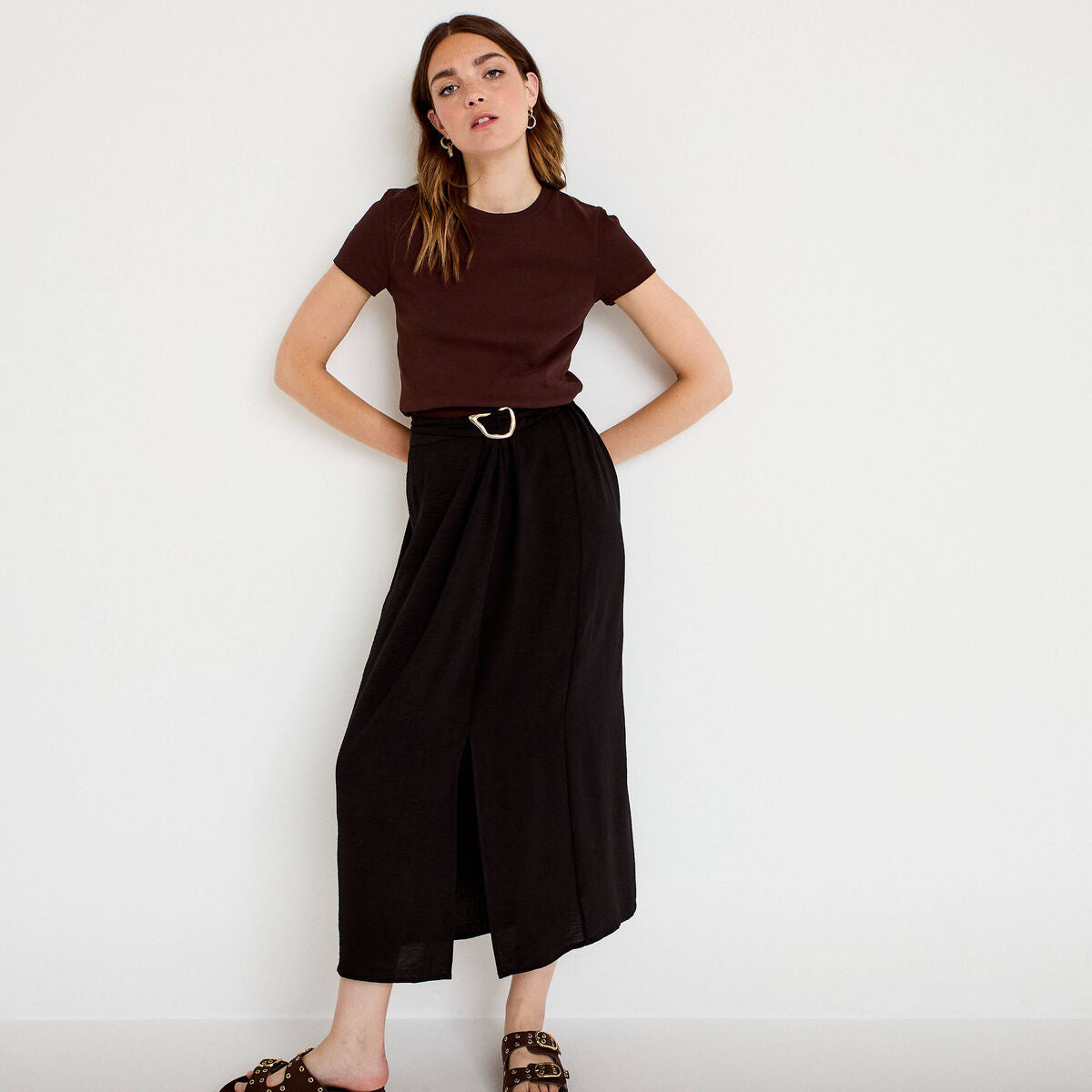 Jupe longue plissée avec bijou noir femme