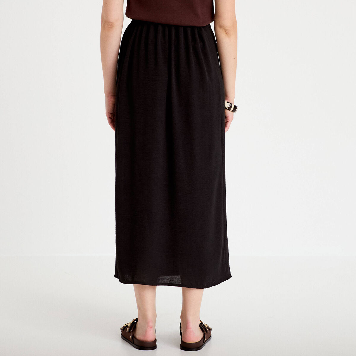 Jupe longue plissée avec bijou noir femme