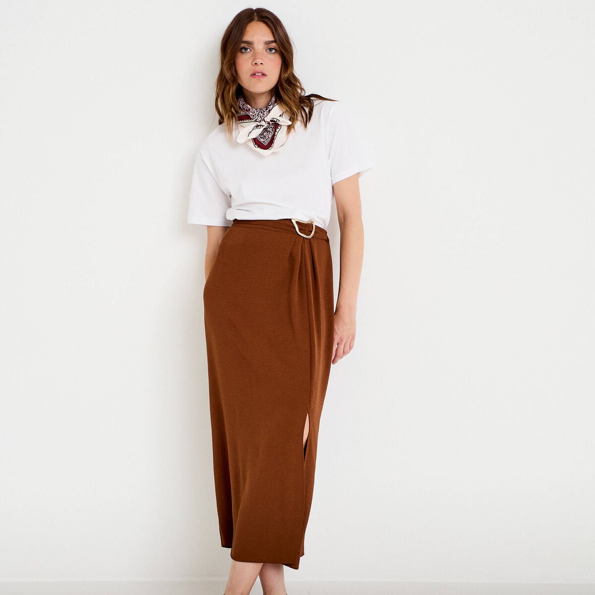 Jupe longue plissée avec bijou marron femme