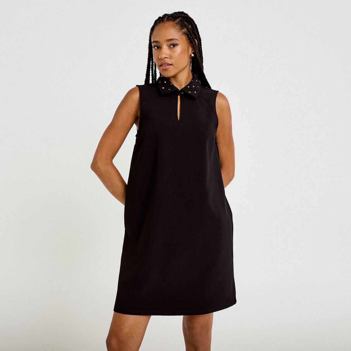 Robe droite courte col chemise cloutée noir femme