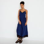 Robe longue évasée col v dentelle bleu marine femme