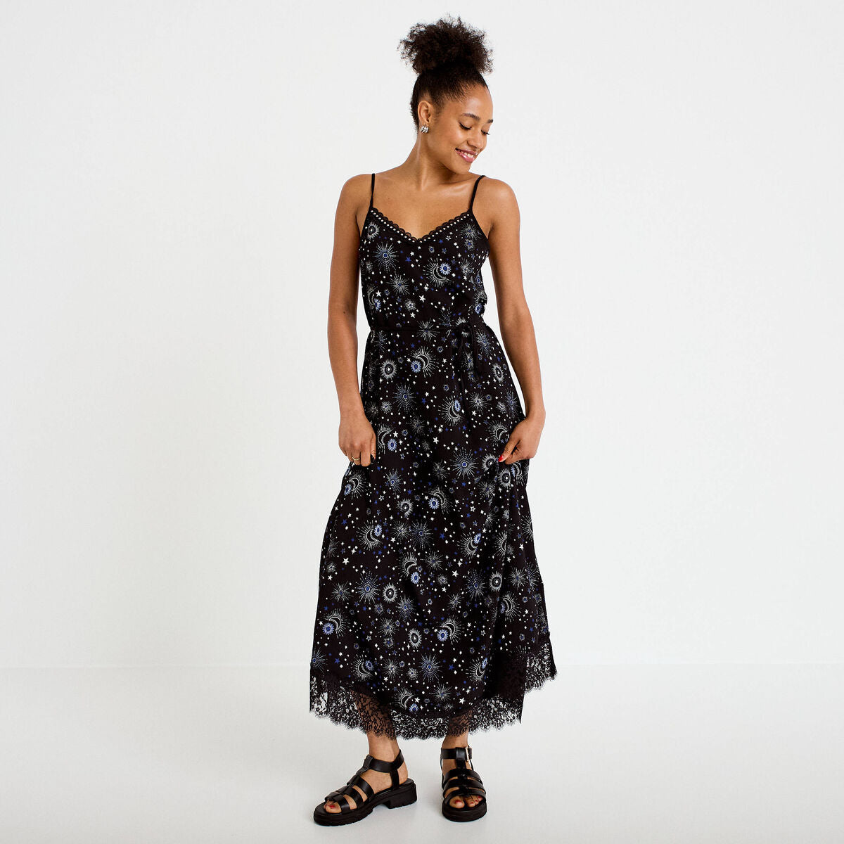 Robe longue évasée col v dentelle noir femme