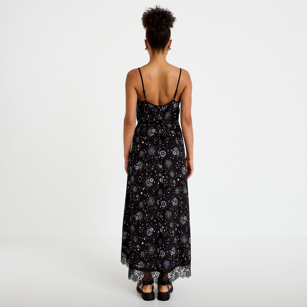Robe longue évasée col v dentelle noir femme