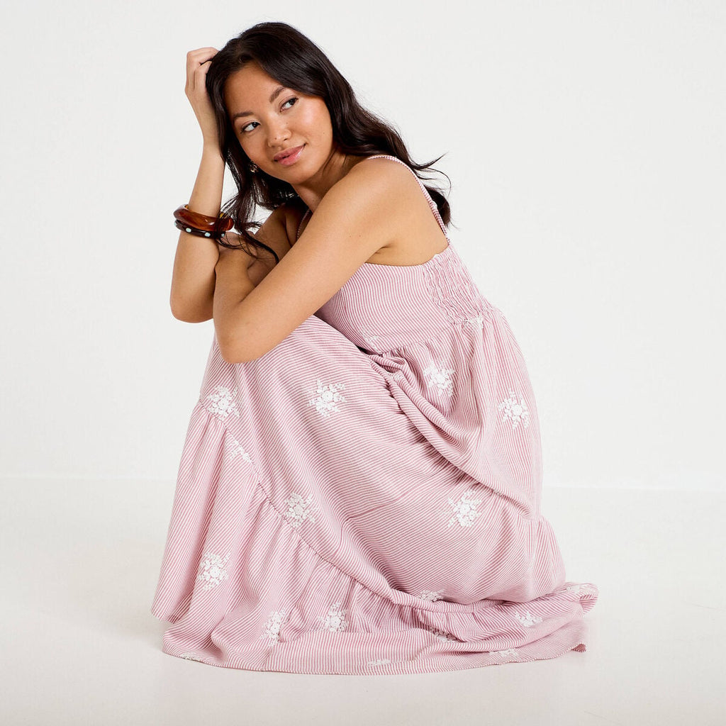 Robe longue évasée à fines bretelles rouge femme
