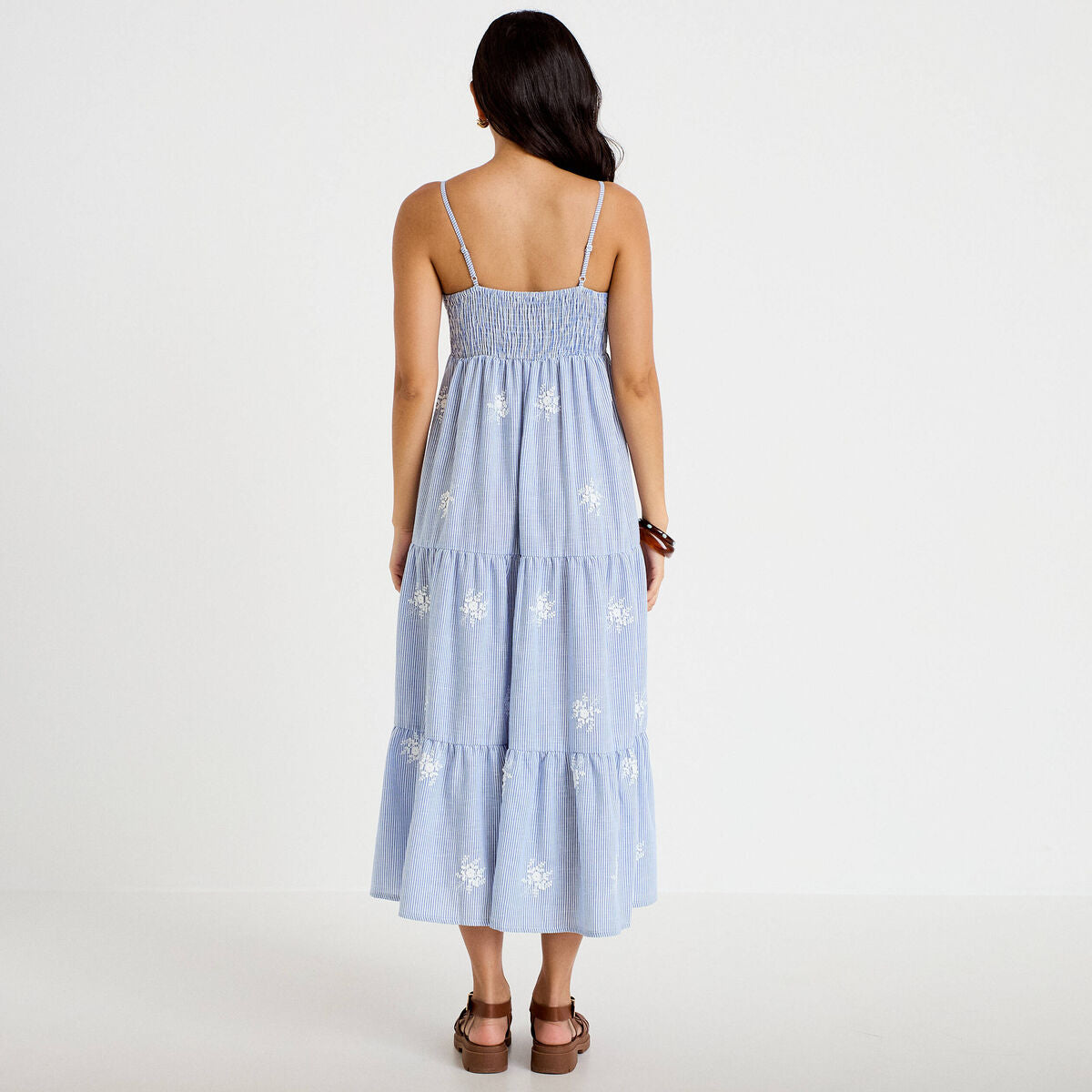 Robe longue évasée à fines bretelles blanc femme