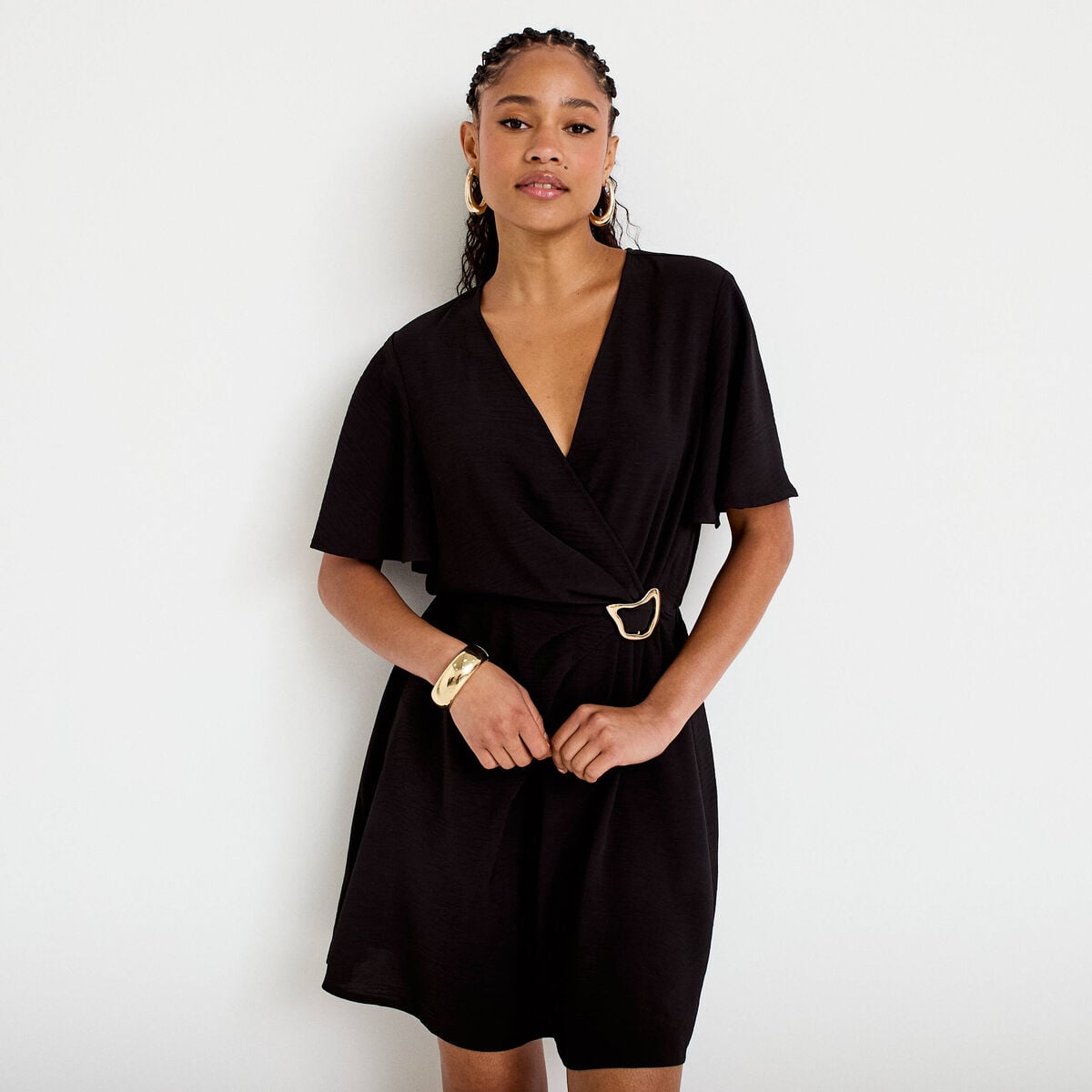 Robe courte évasée col v manches courtes noir femme