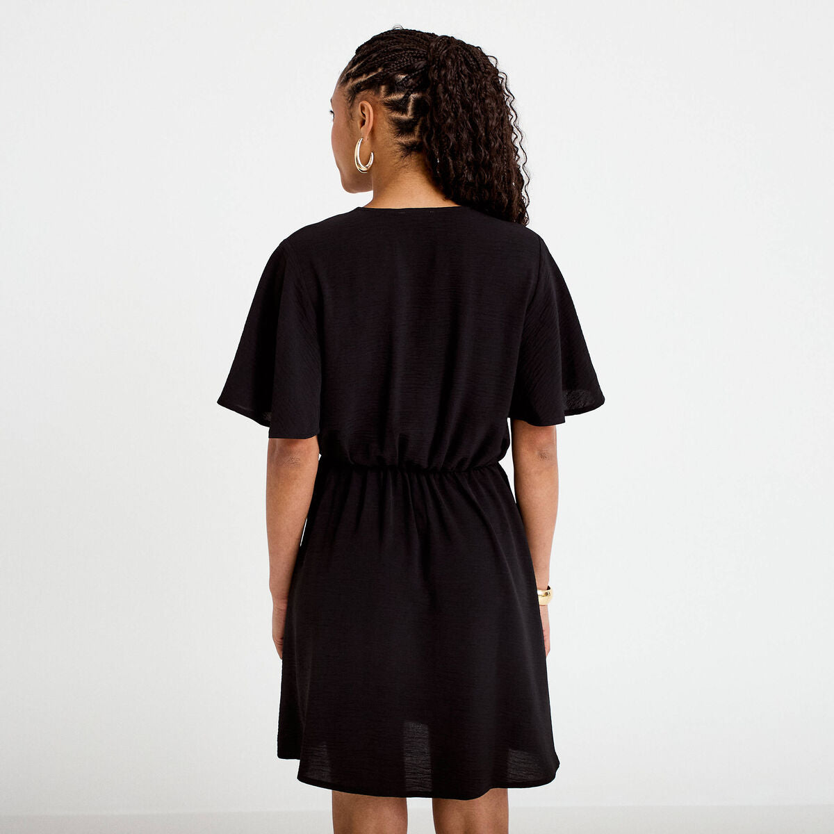 Robe courte évasée col v manches courtes noir femme