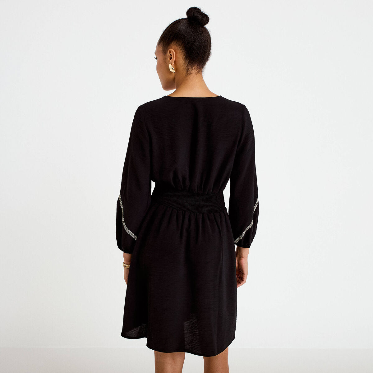 Robe courte évasée col v manches 3/4 noir femme