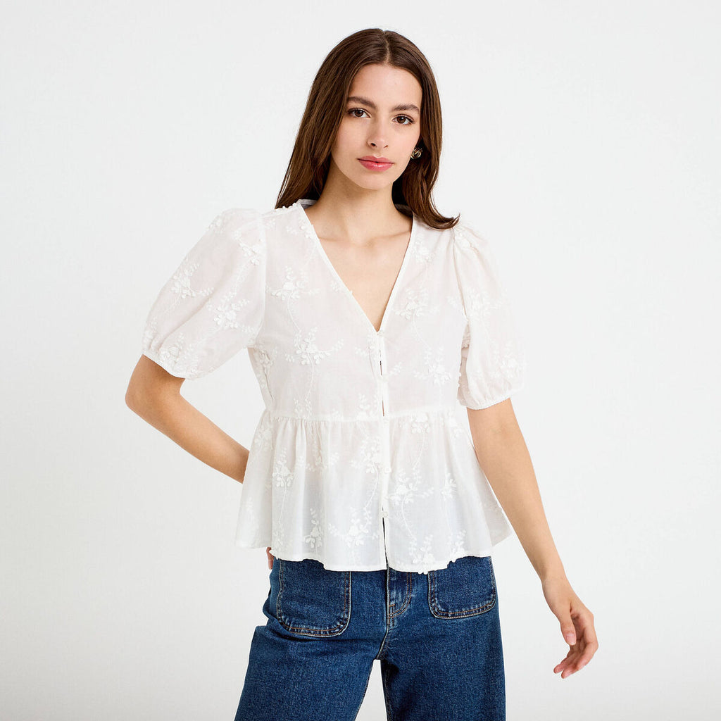 Blouse col v manches courtes brodée ecru femme