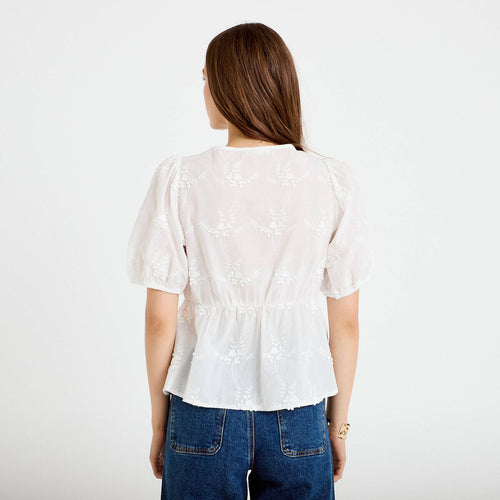 Blouse col v manches courtes brodée ecru femme