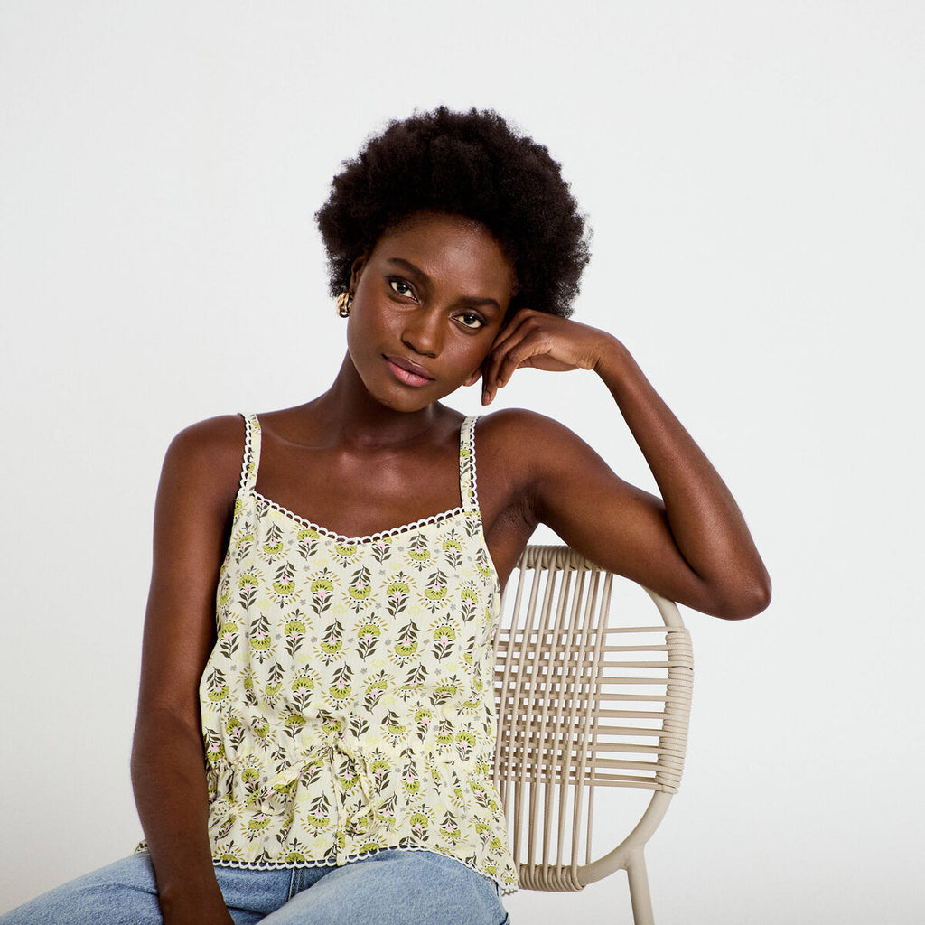 Top cintré à fines bretelles col carré blanc femme