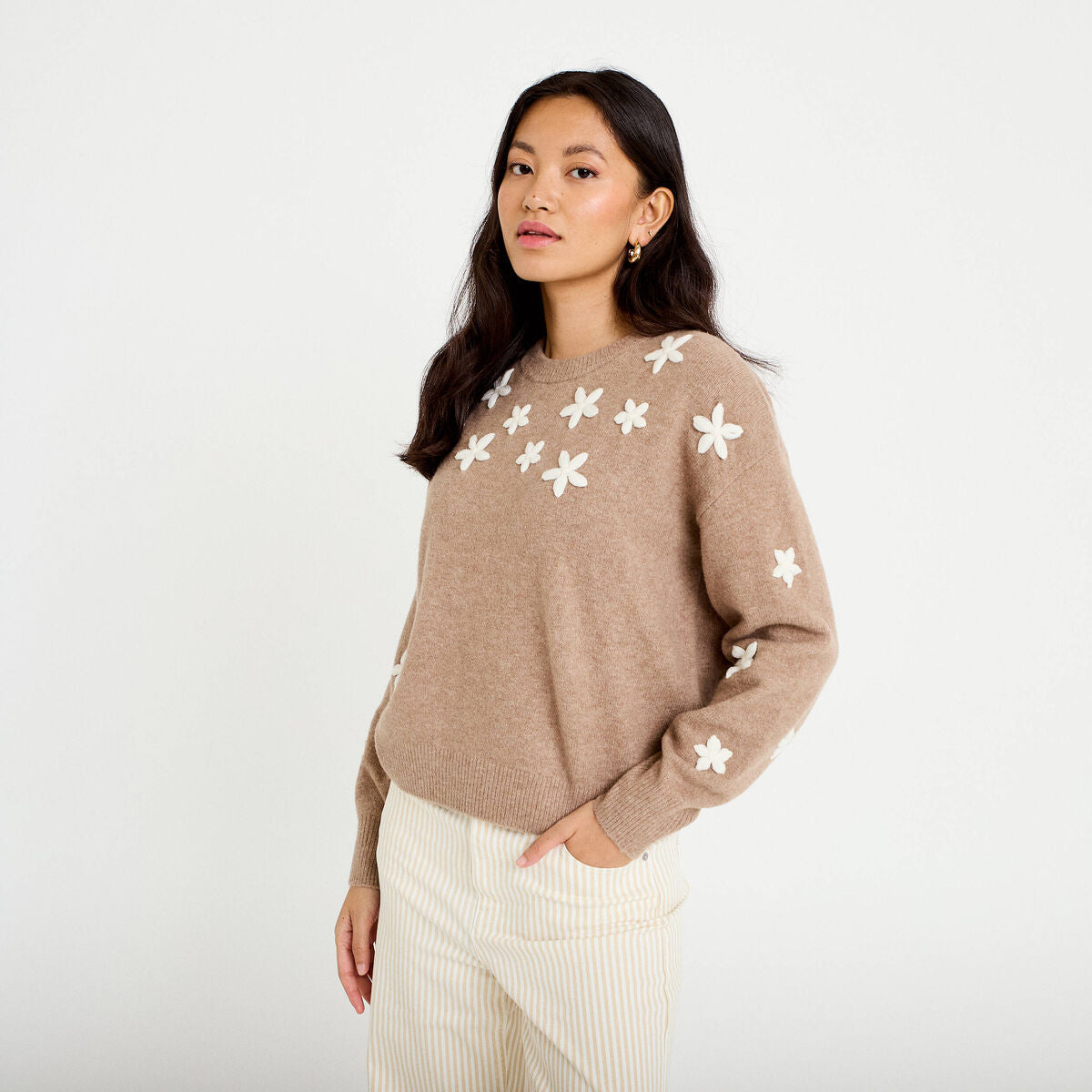 Pull oversize brodé manches longues beige femme