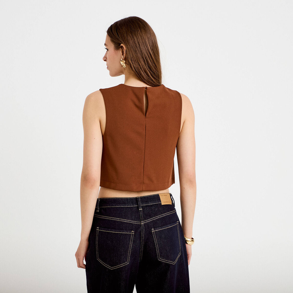 Top ajusté court sans manches col rond marron femme