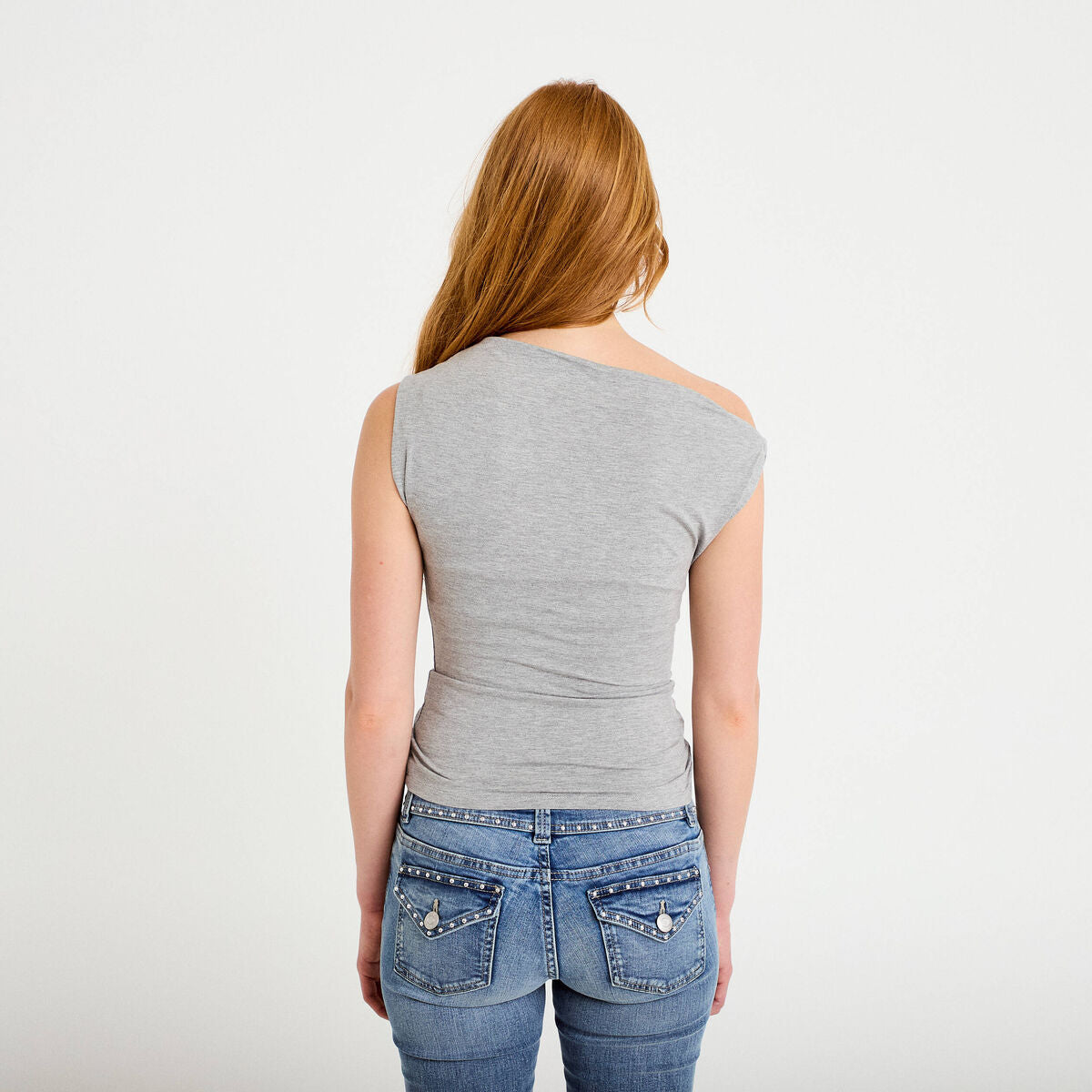 Top ajusté sans manches col bateau gris clair femme