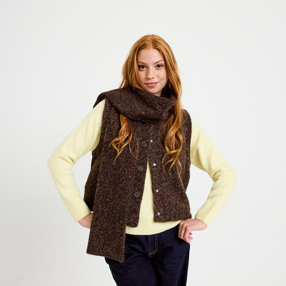 Veste droite sans manches col américain marron foncé femme