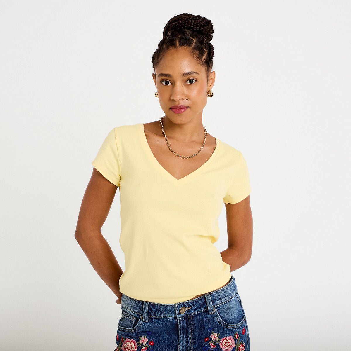 T-shirt ajusté col v manches courtes jaune clair femme