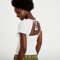 T-shirt ajusté à relief manches courtes ecru femme