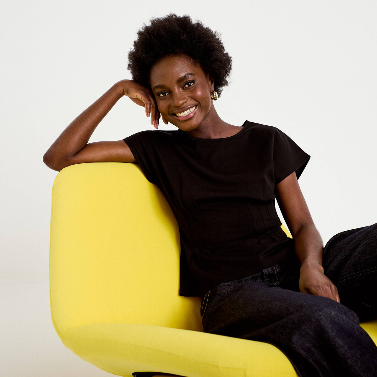 Top ajusté col rond manches courtes noir femme