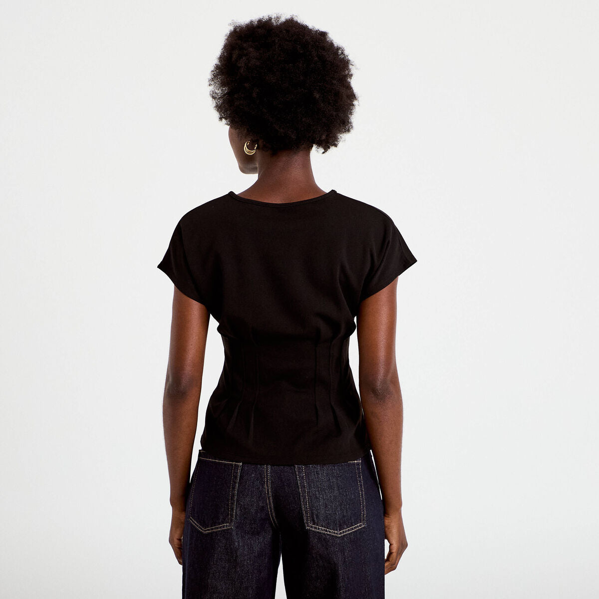Top ajusté col rond manches courtes noir femme