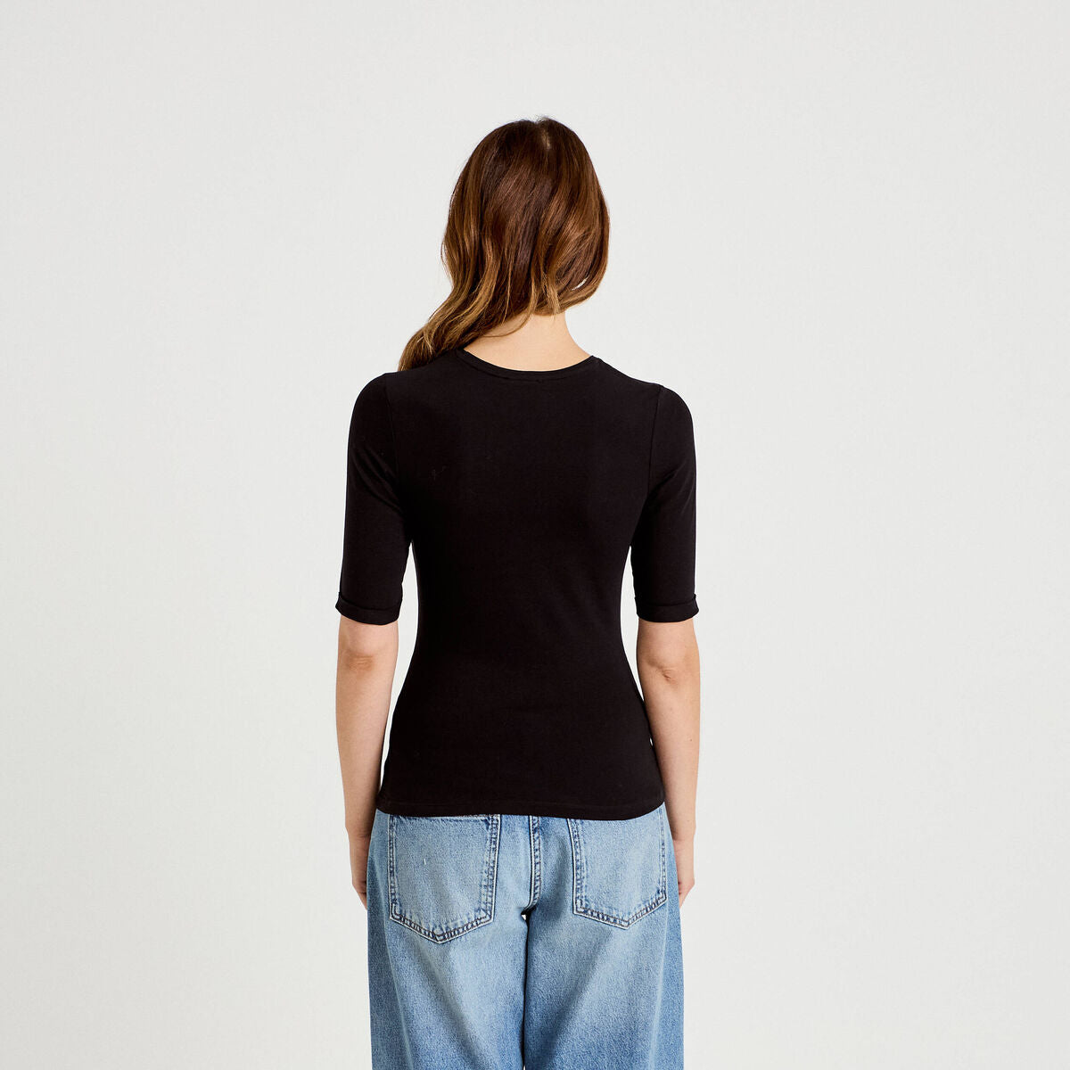 T-shirt ajusté col rond manches courtes noir femme