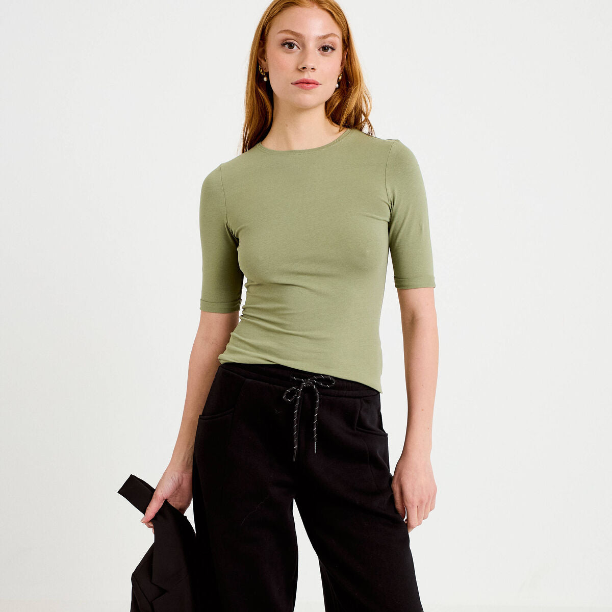 T-shirt ajusté col rond manches courtes vert kaki femme