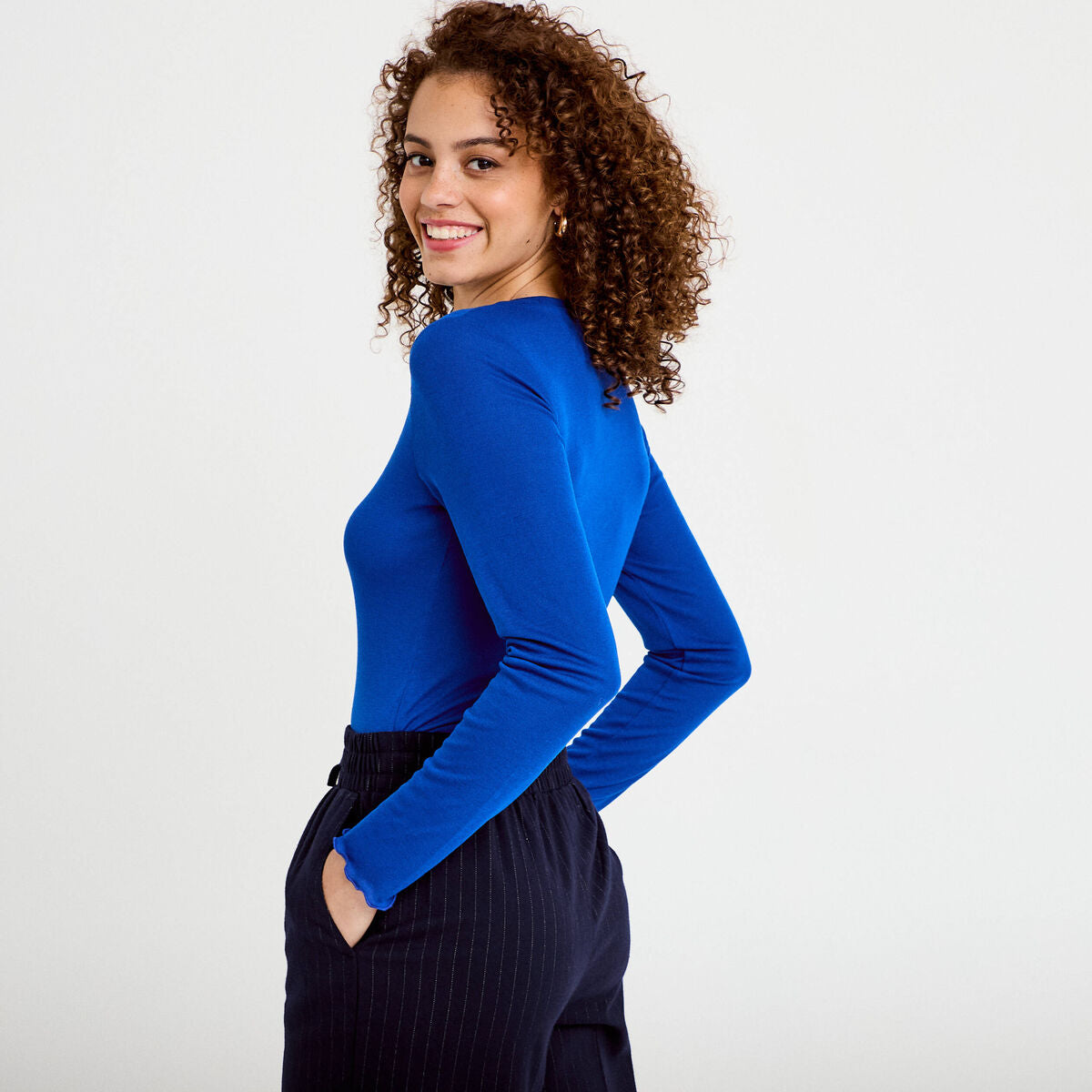 T-shirt ajusté col rond manches longues bleu electrique femme