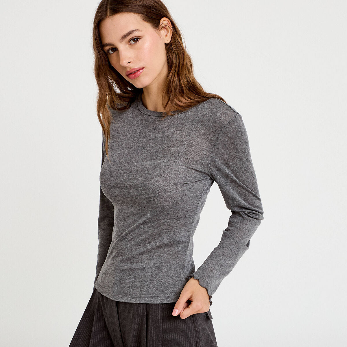 T-shirt ajusté col rond manches longues gris foncé femme