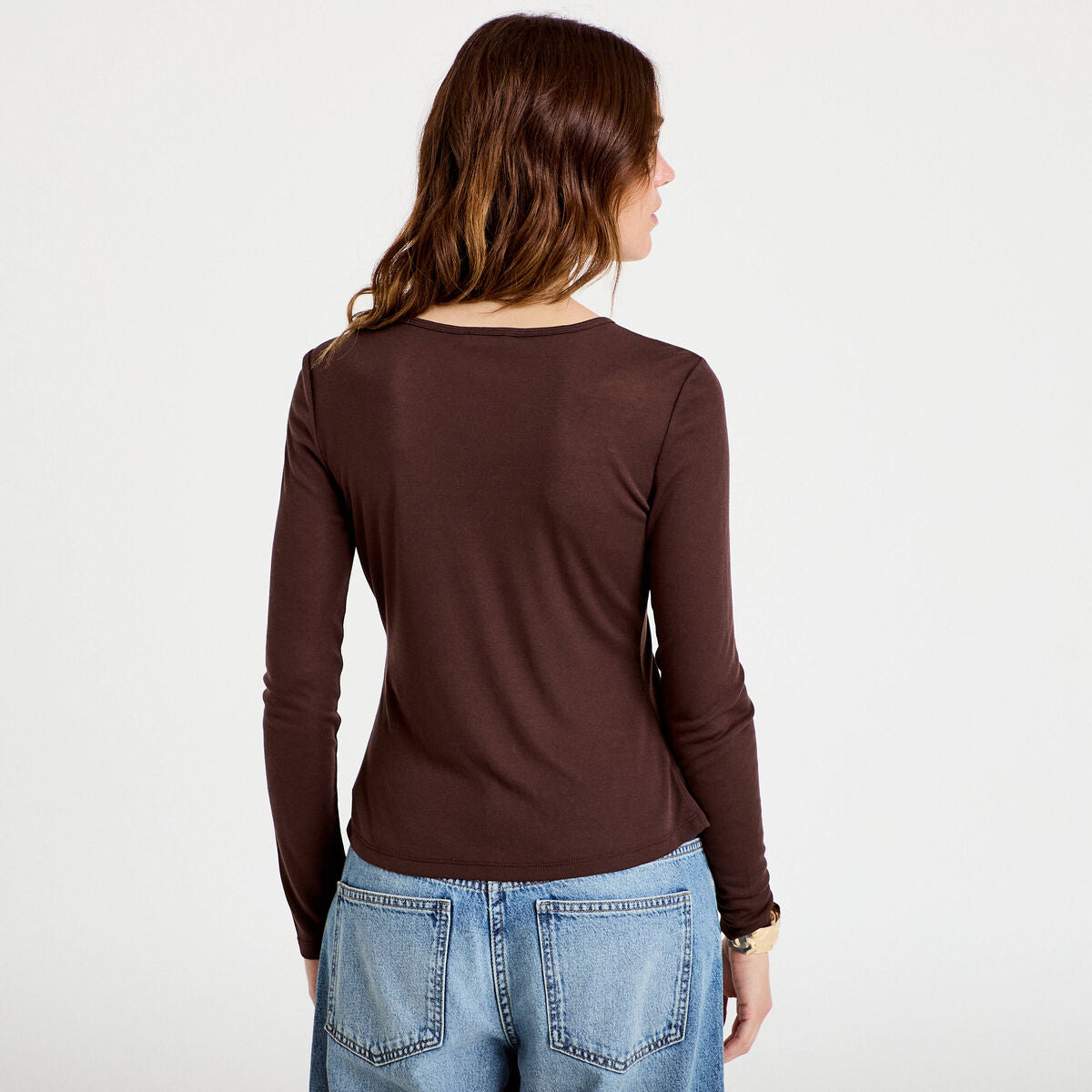 Gilet ajusté col rond manches longues marron foncé femme
