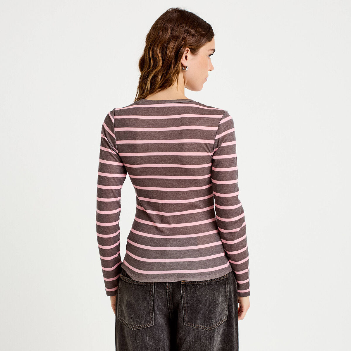 T-shirt ajusté col rond manches longues marron foncé femme