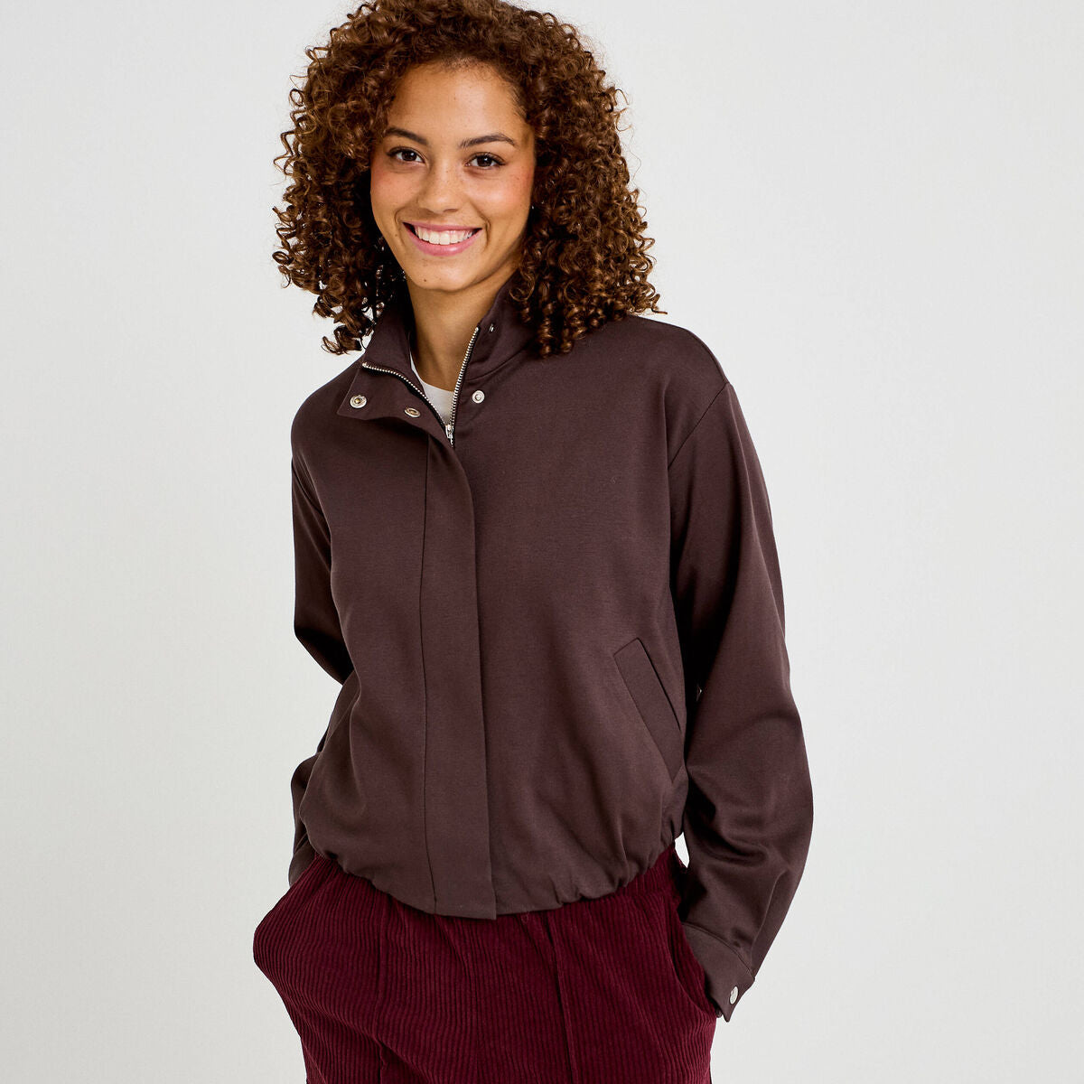 Veste cropped bas resserré marron foncé femme