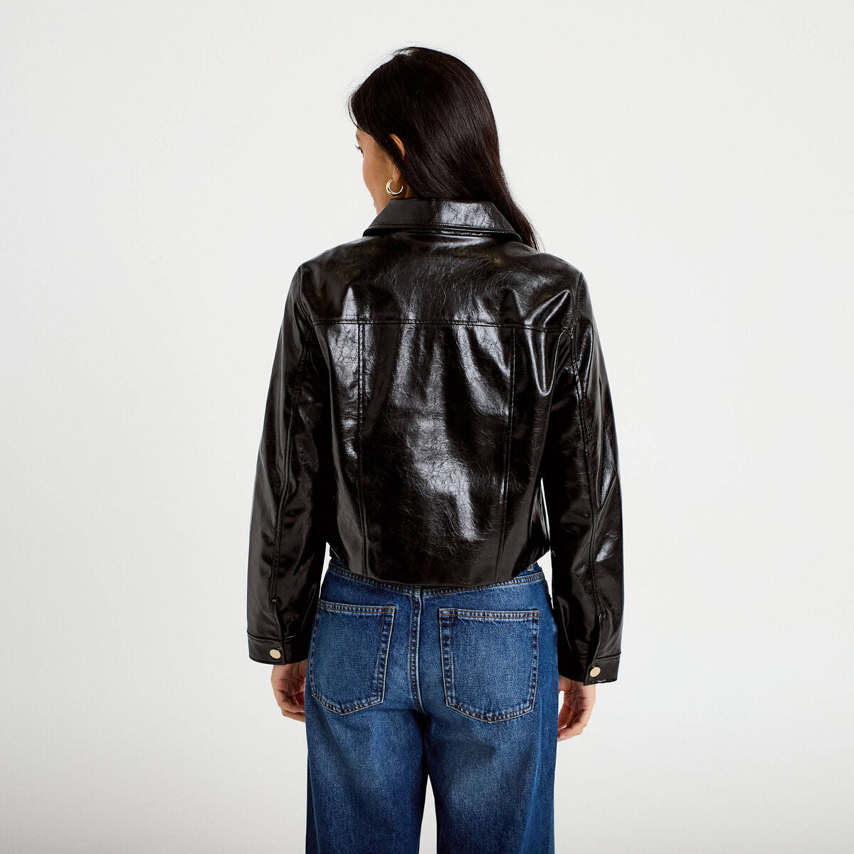 Veste droite cropped en similicuir noir femme