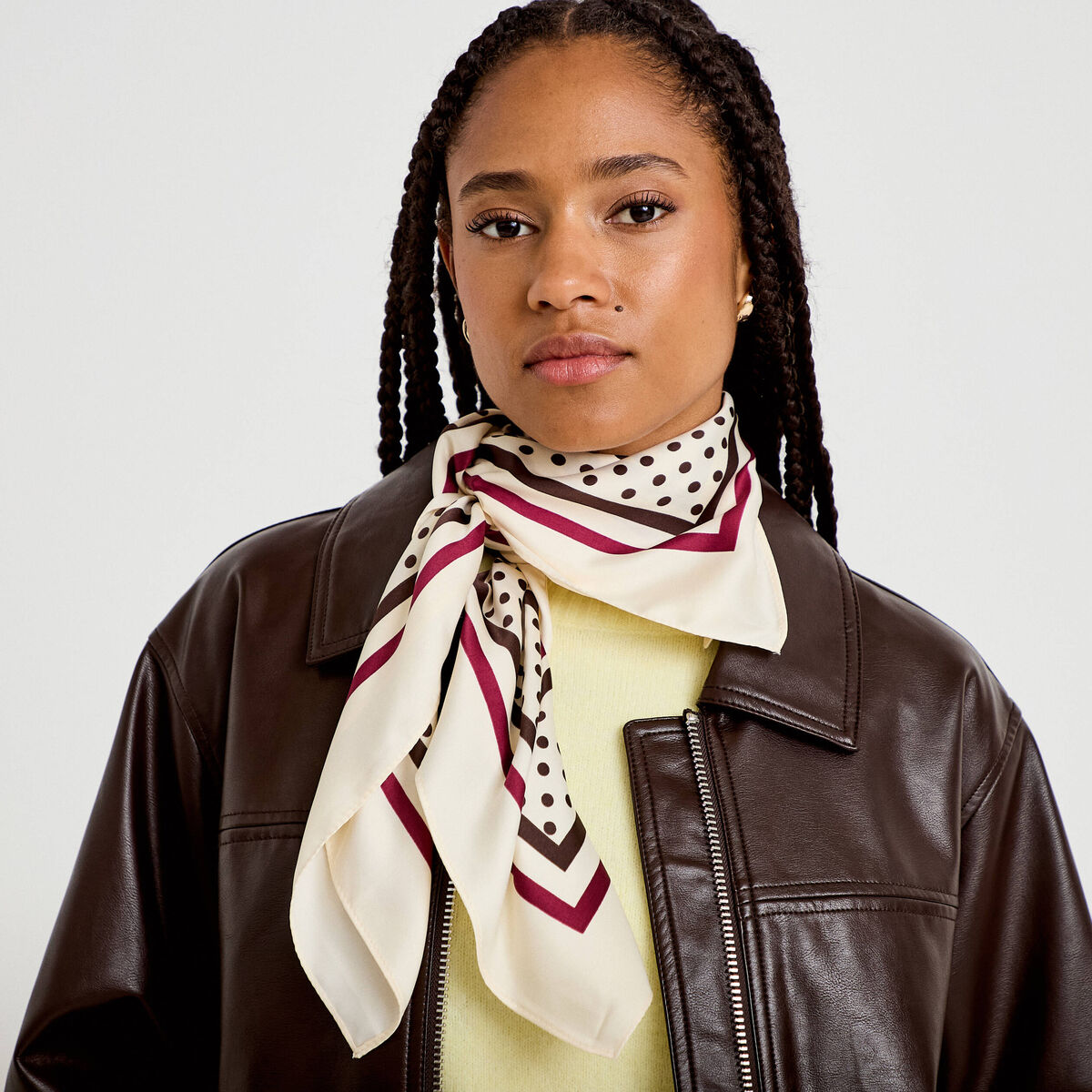 Foulard satiné soyeux ecru femme