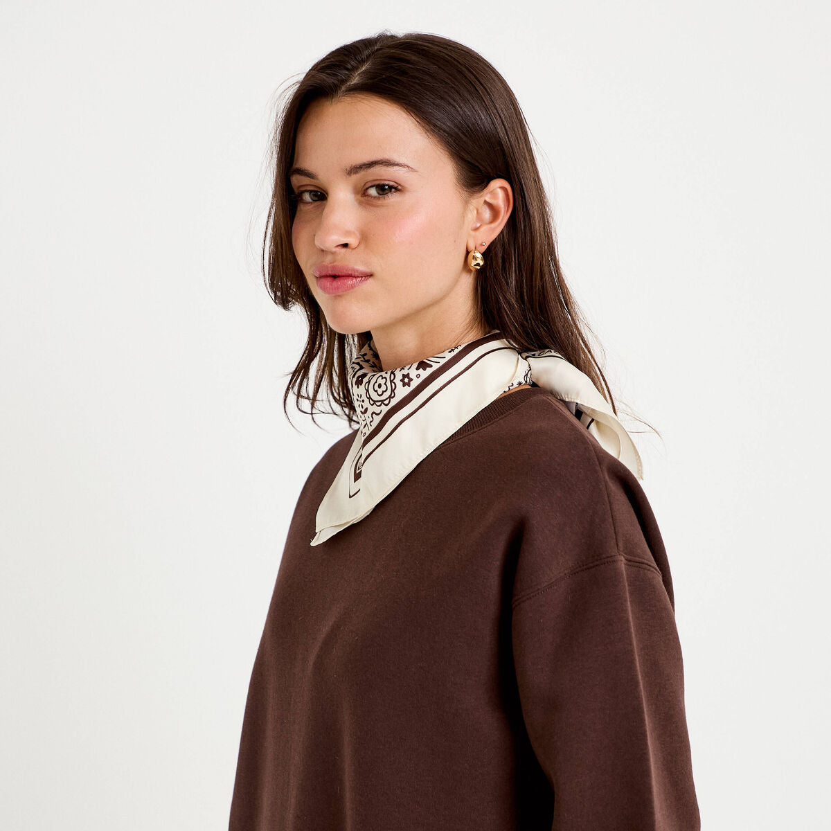 Foulard satiné soyeux ecru femme