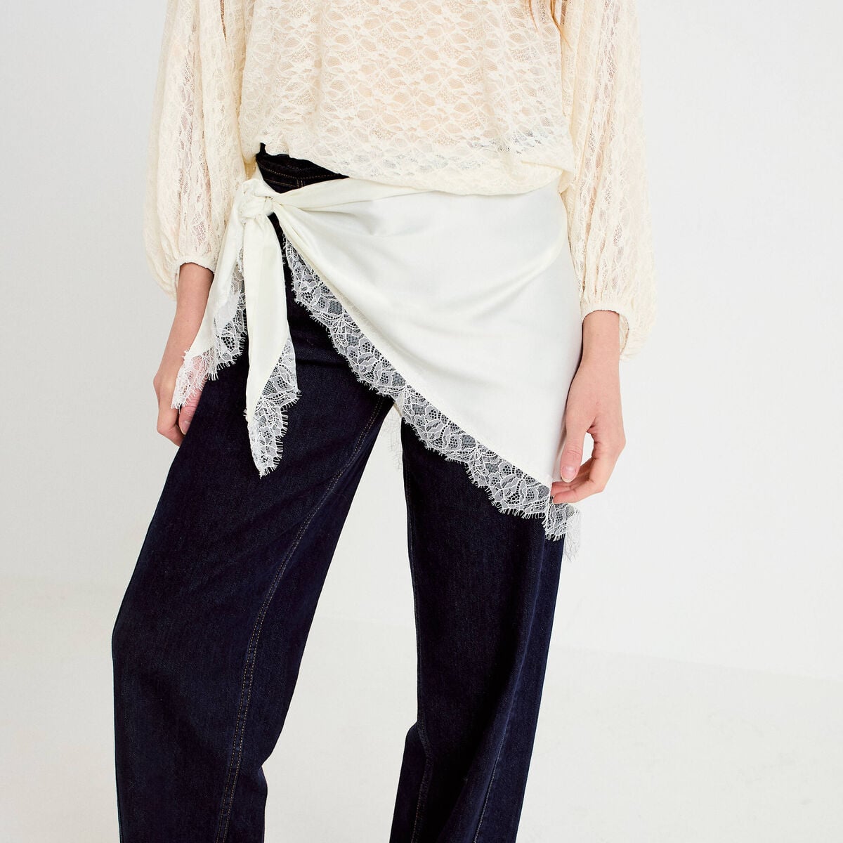 Foulard dentelle effet satiné ecru femme