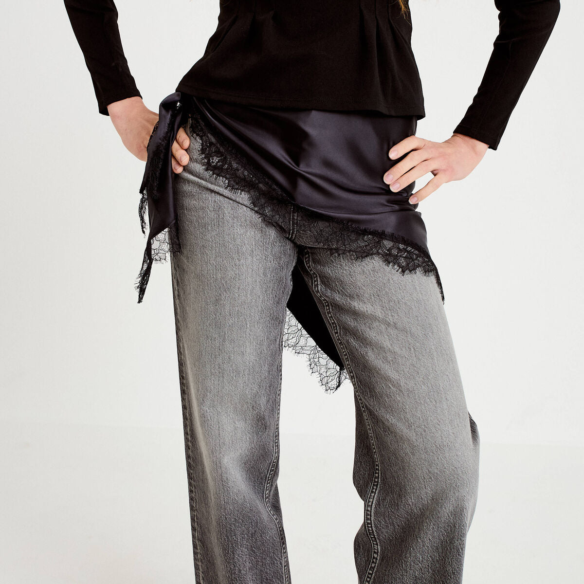 Foulard dentelle effet satiné noir femme