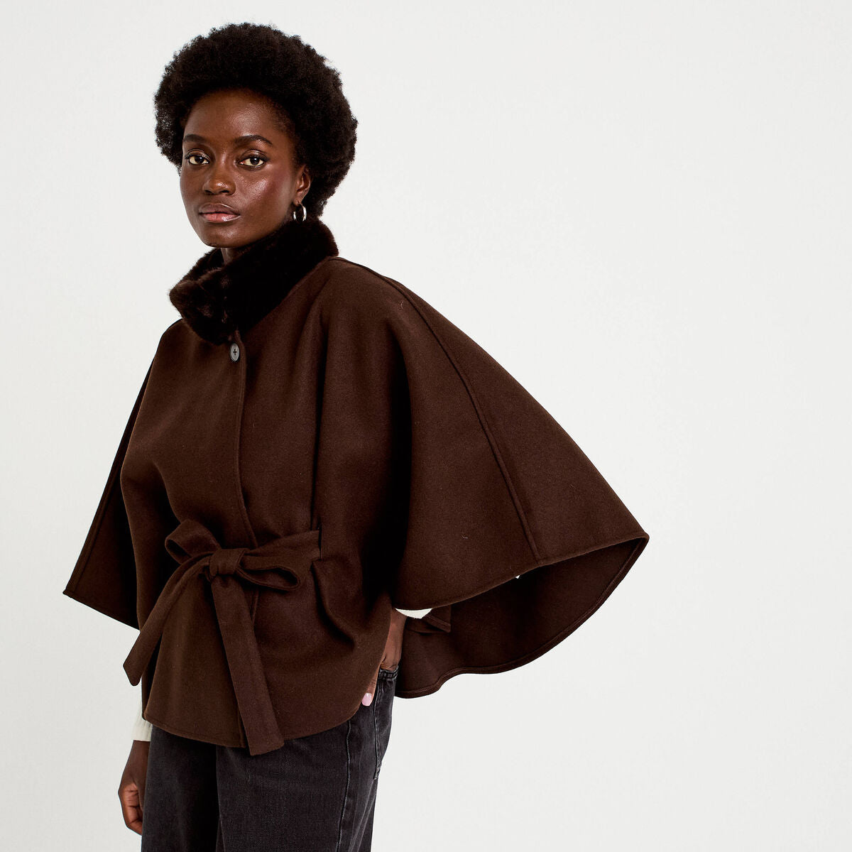 Poncho en fausse fourrure marron foncé femme